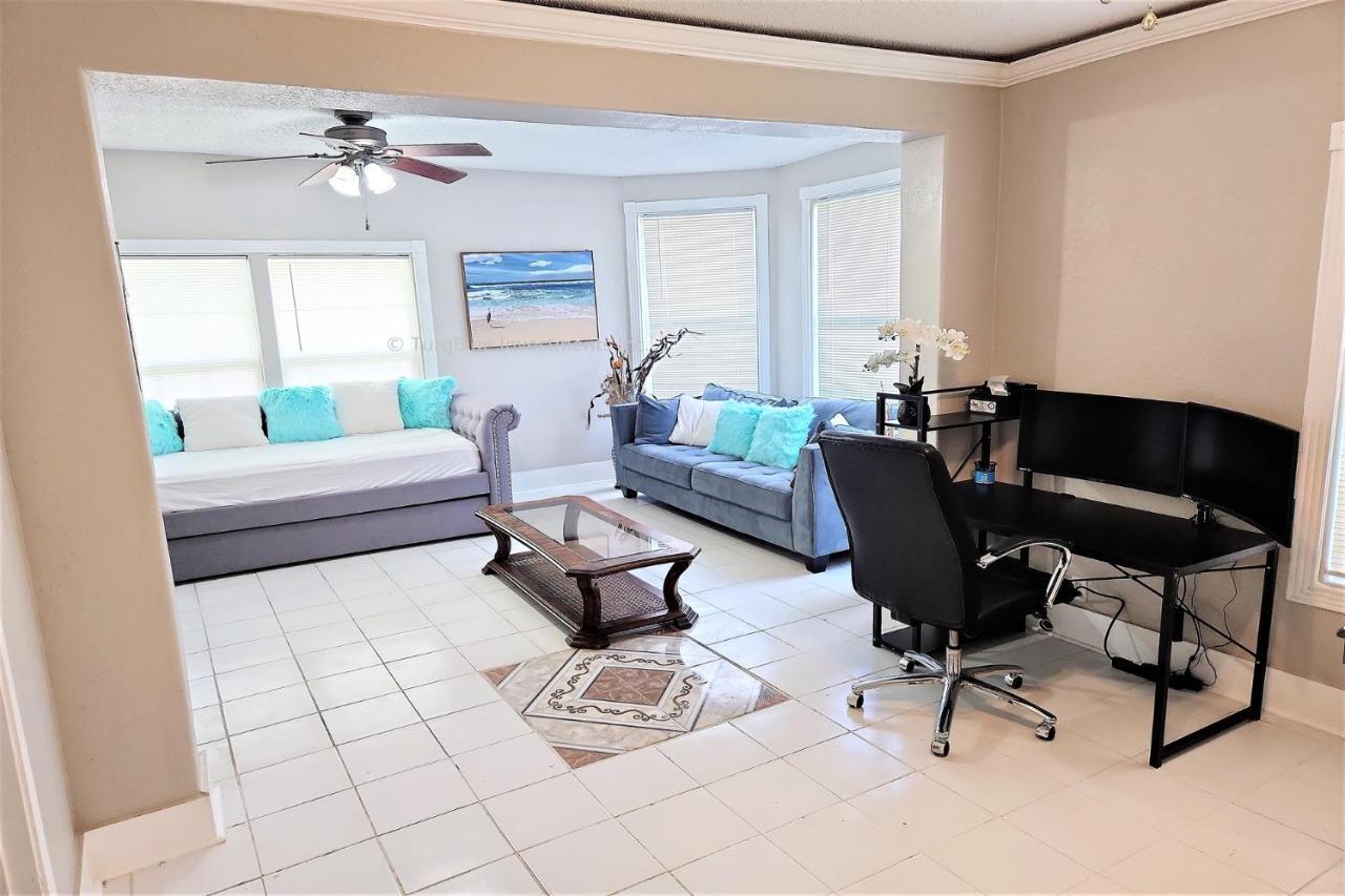 גלווסטון Casaazul-2605A-Couples Retreat By Beach & Pleasure Pier 1 Block Away- 2Bed 2Bath- 7 Minutes To Cruise Terminal מראה חיצוני תמונה