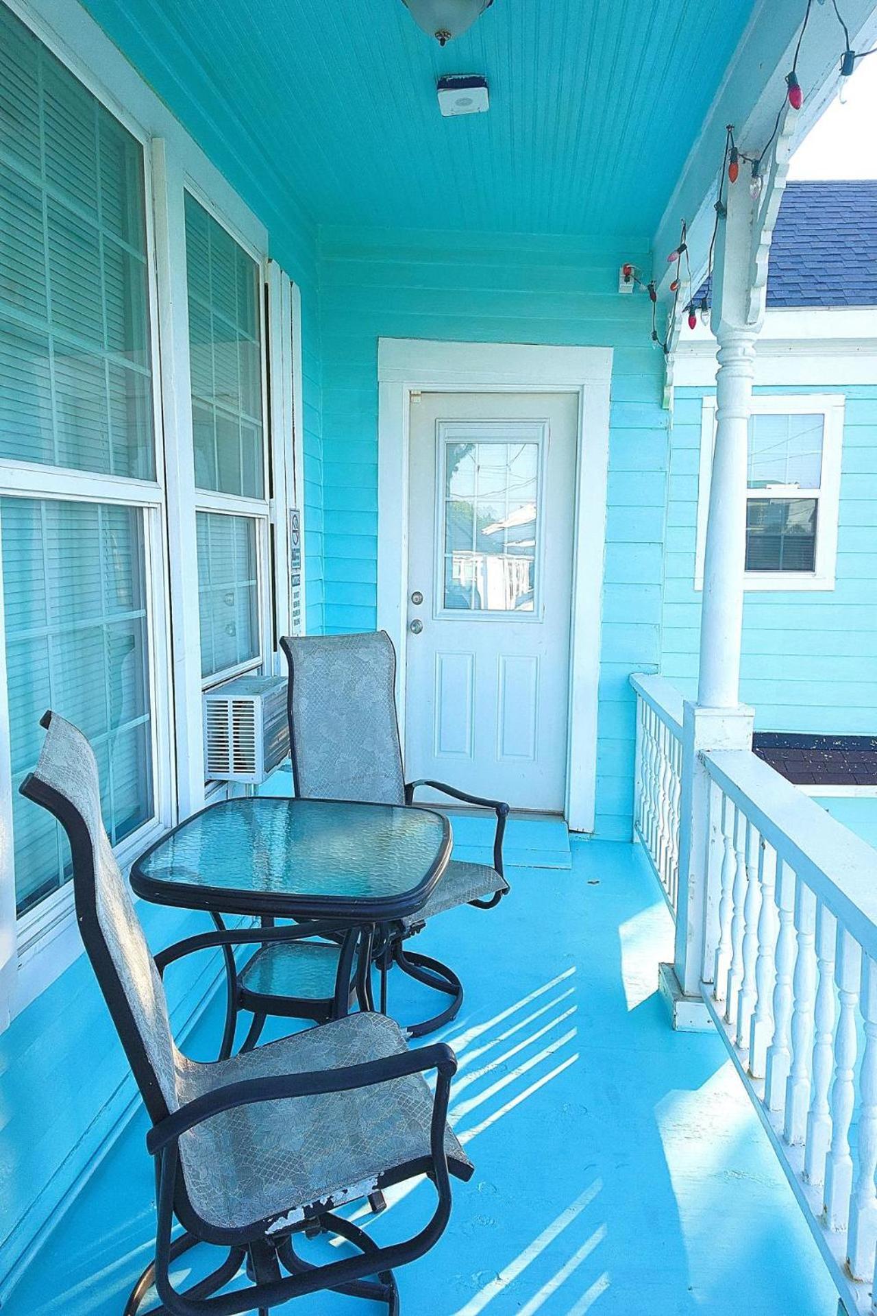 גלווסטון Casaazul-2605A-Couples Retreat By Beach & Pleasure Pier 1 Block Away- 2Bed 2Bath- 7 Minutes To Cruise Terminal מראה חיצוני תמונה